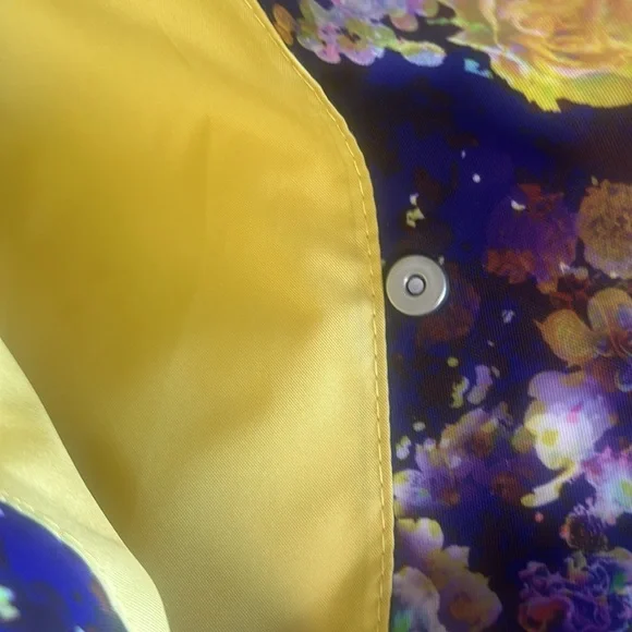 Used once, Baggallini, purple and yellow and white colorful Crossbody bag - Picture 4 of 10